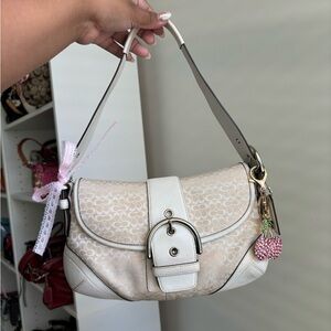 Vintage Coach Soho Off white jacquard 🤍🍒